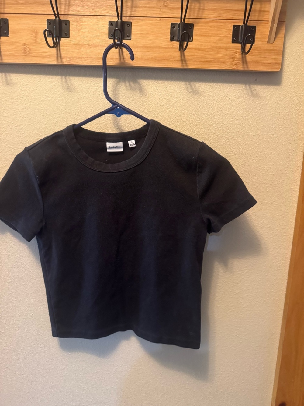 Black Short-Sleeve Crop Top Tee